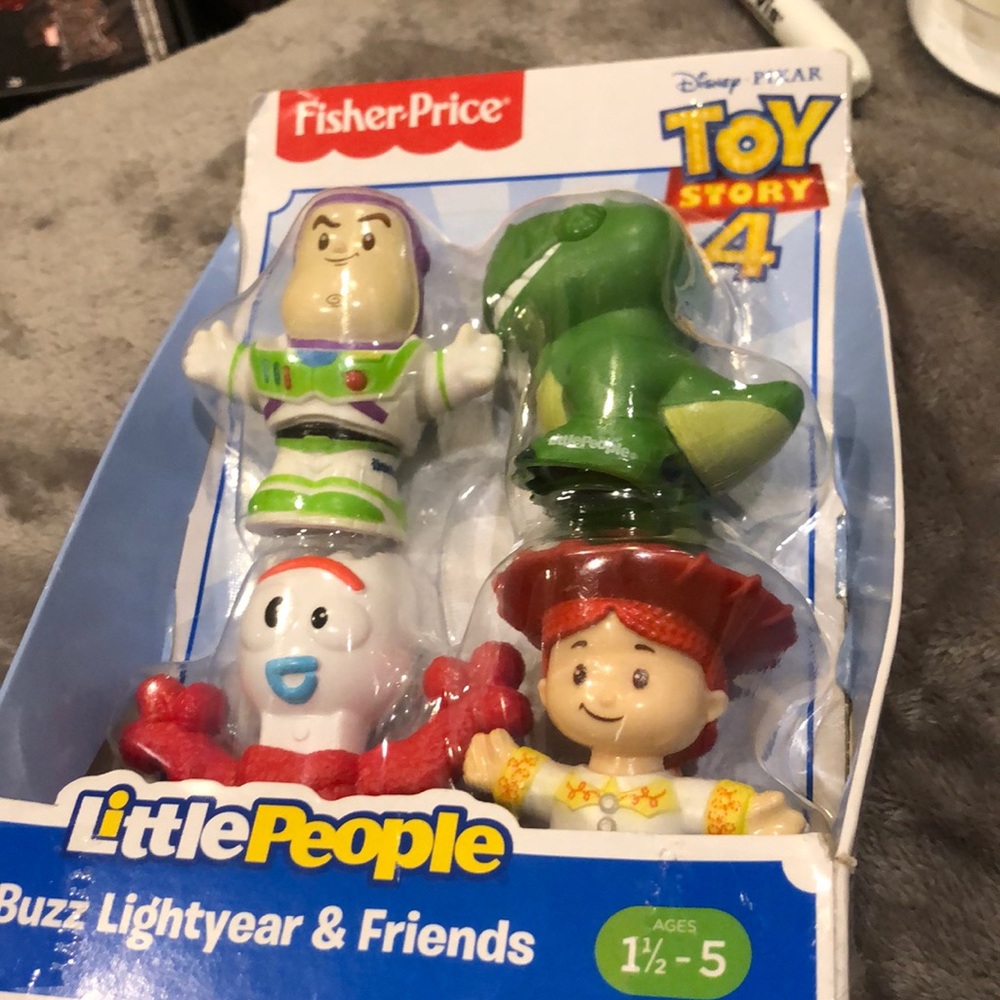 Toy story 4 Buzz light year and friends